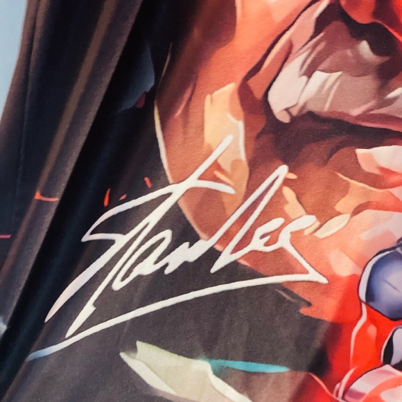 Size Medium Marvel Avengers Stan Lee Face All over graphic light material tee - Picture 4 of 4